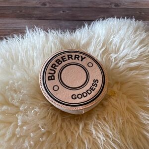 Burberry Goddess Round Beige Case